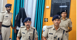 ट्रेन से समस्तीपुर पहुंचे 256 ग्राम ब्राउन शुगर के साथ तस्कर गिरफ्तार, रामबाबू चौक का रहने वाला साथी हुआ फरार